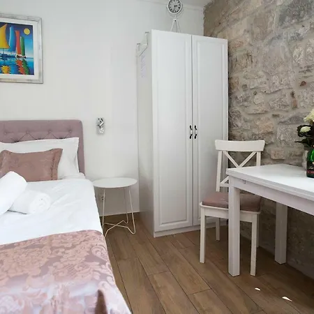 Konukevi Paradise 3*